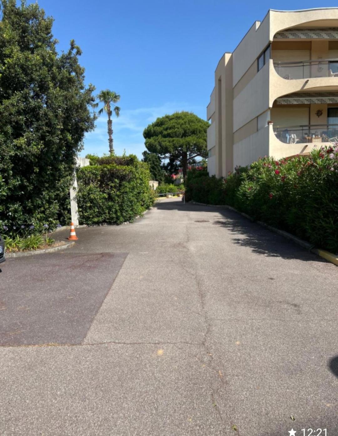 Charmant Studio Villeneuve-Loubet Exterior photo