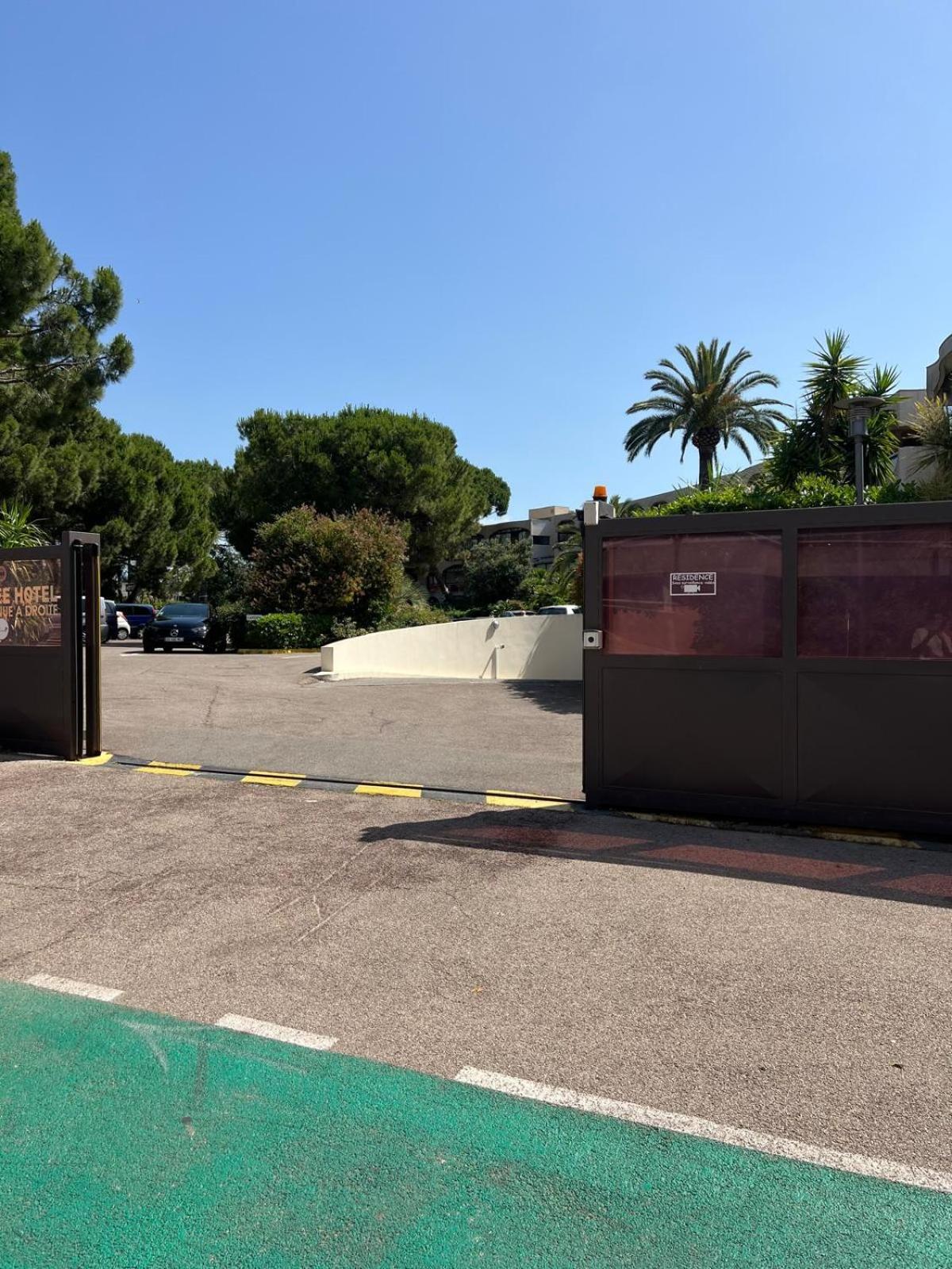 Charmant Studio Villeneuve-Loubet Exterior photo