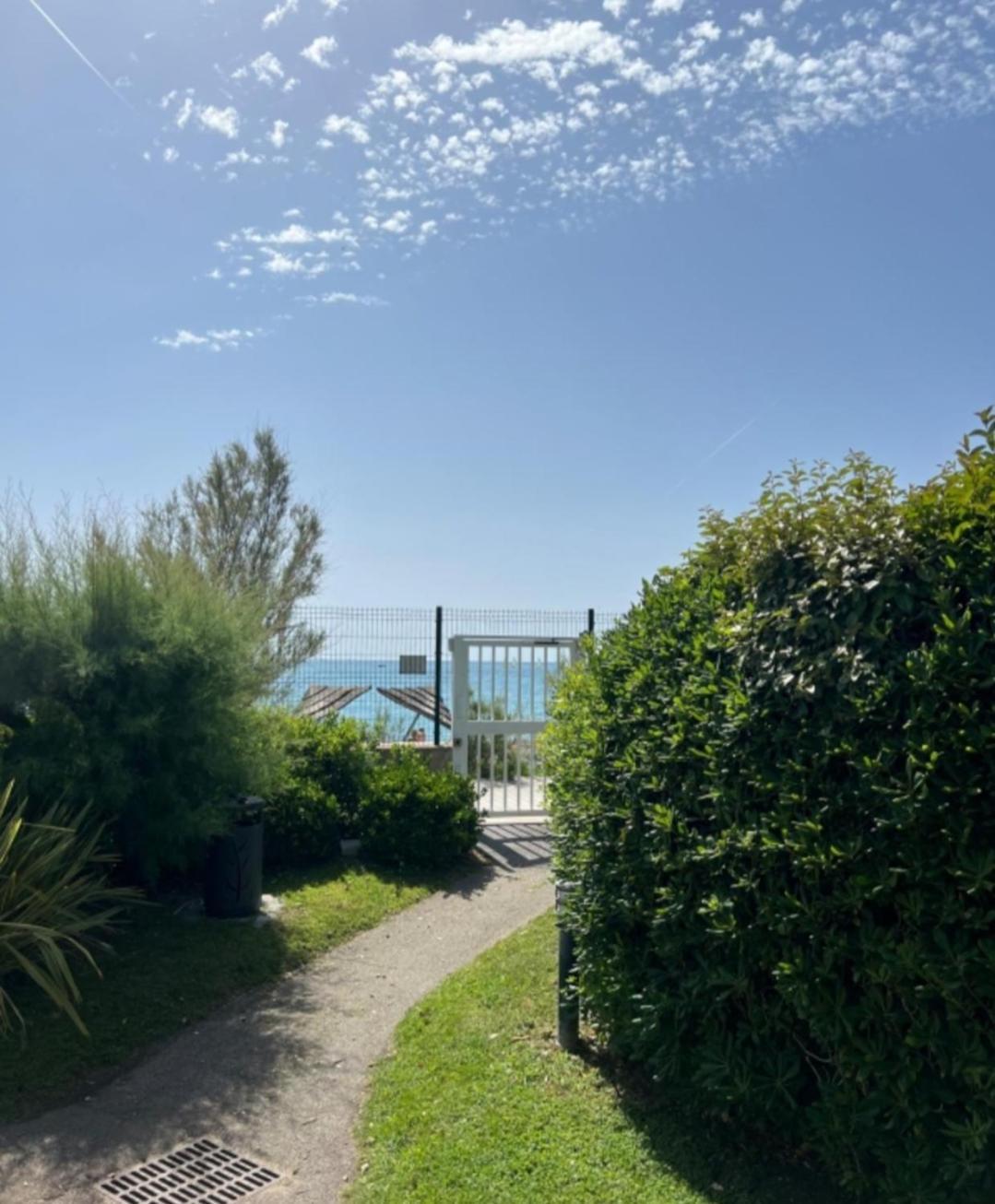 Charmant Studio Villeneuve-Loubet Exterior photo