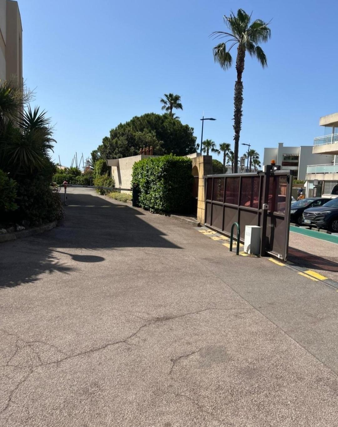 Charmant Studio Villeneuve-Loubet Exterior photo